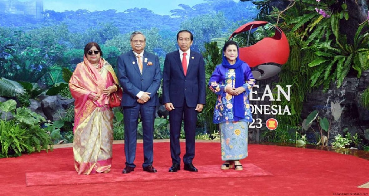 President joins ASEAN Summit in Indonesia